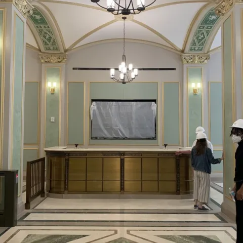 bank-teller-image