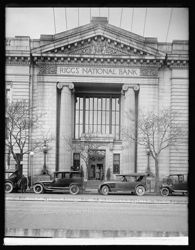 riggs-ionic-columns